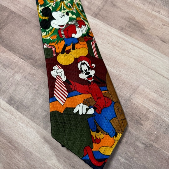 Vintage Disney Mickey Mouse and Goofy Christmas Neck Tie / Disney Mickey Unlmtd. - Picture 8 of 10